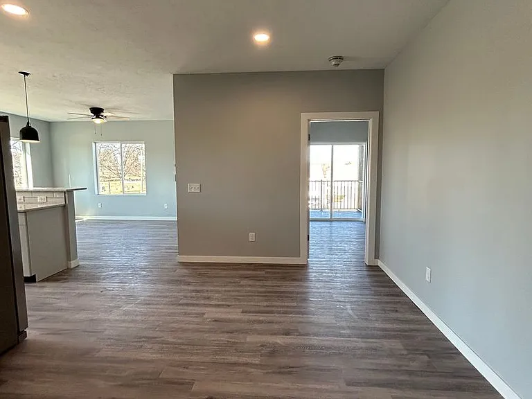 2724 Silver St — Photo 11