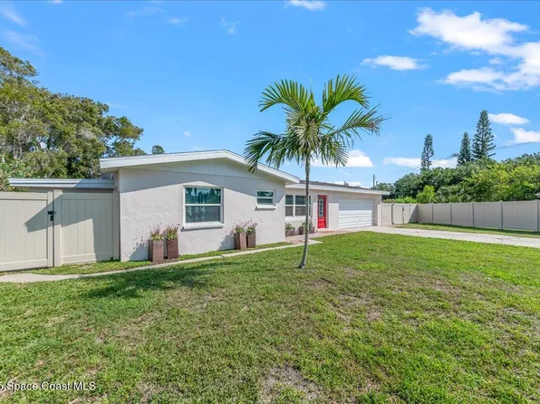 2 E Circle Dr, Cocoa Beach, FL 32931