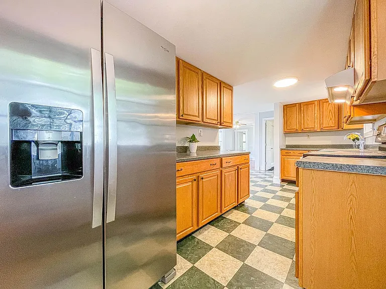 27 Brentwood St #2 — Photo 21