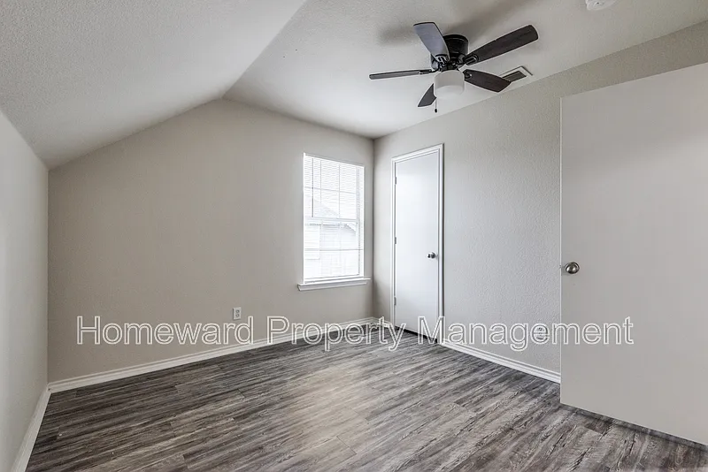 3 bed, 2.0 bath, 1176 sqft, $1,850 — Photo 4