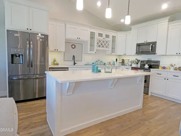 2512 7th Ave NW, Mandan, ND 58554