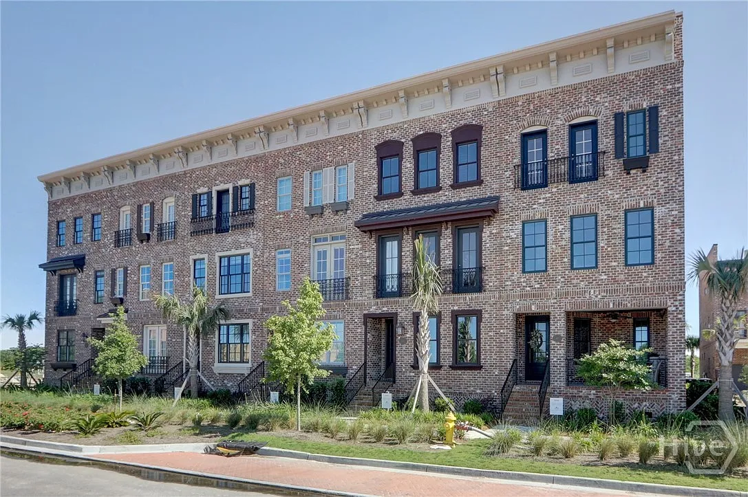 2 bed, 4.0 bath, 2118 sqft, $5,420 — Photo 1