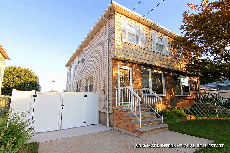 2nd image of 114 Russell St