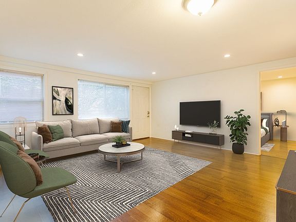 3rd image of 3015 Queen Anne Ave N #3
