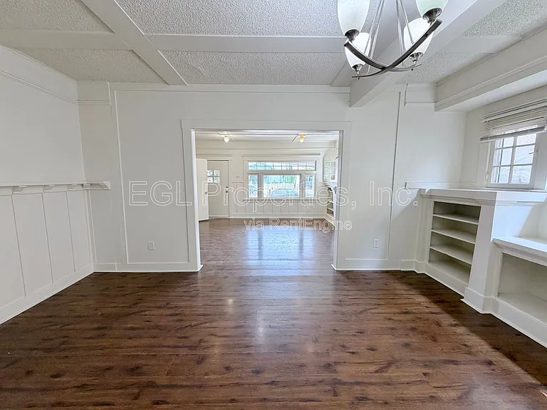 860 W 56th St — Photo 5