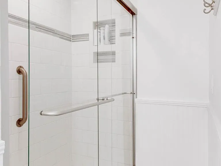 734 Harbor Ln — Photo 12