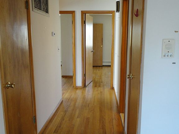 hall to bedrooms