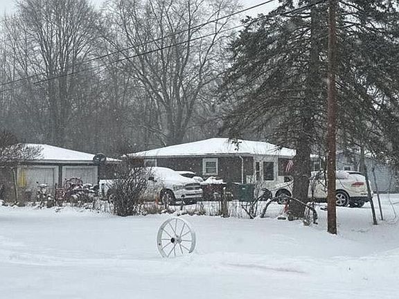 3rd image of 3862 Knapp Ave