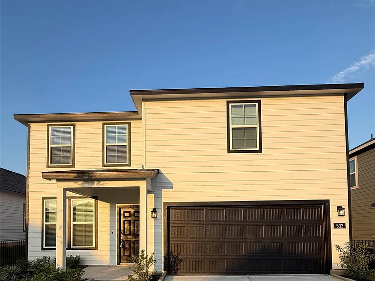 533 Shoreview Dr — Photo 1