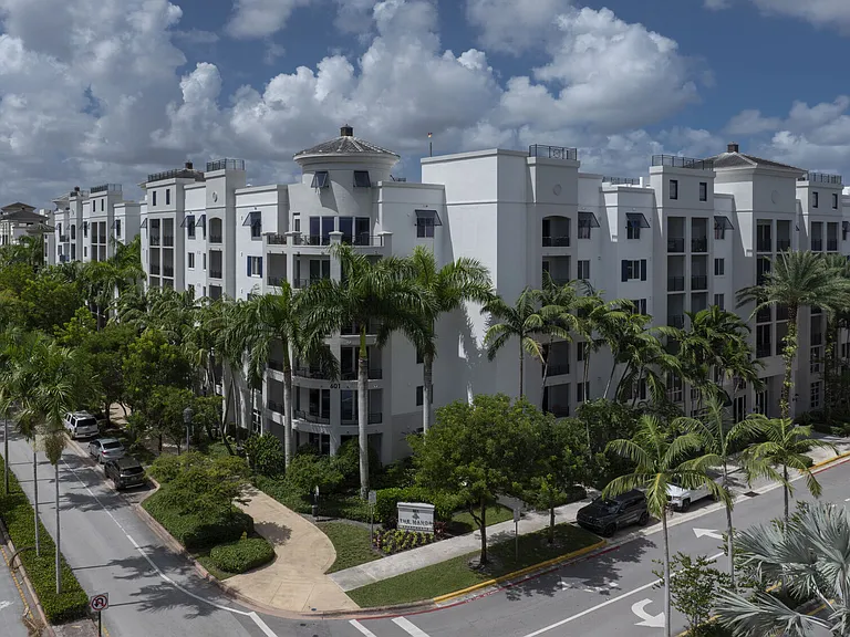 Manor in Plantation — Photo 30