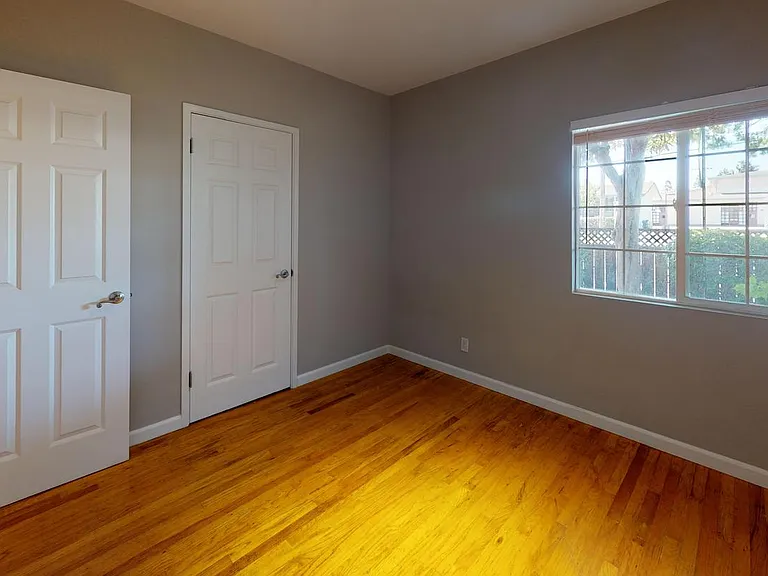710 Telford Ave — Photo 13