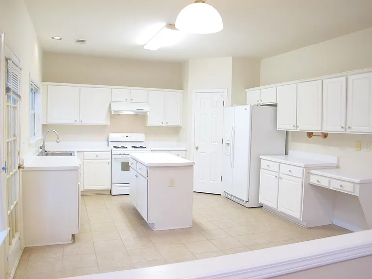 284 Wedmore Ct — Photo 13