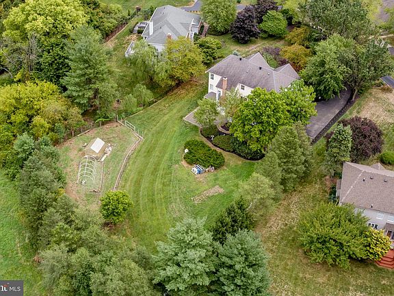 4th image of 17 Riverstone Cir