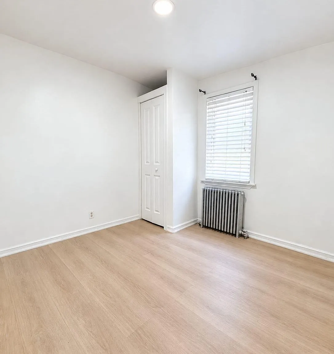3 bed, 1.0 bath, 1055 sqft, $3,500 — Photo 4