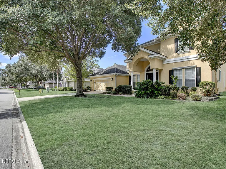 1761 Highland View Dr — Photo 32
