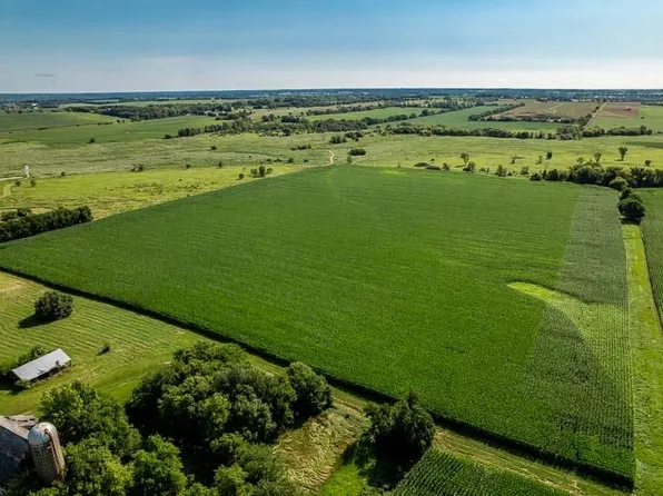 15 Doty Rd, Pecatonica, IL 61063