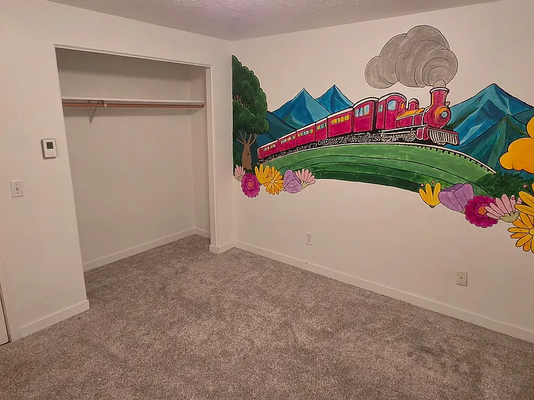 118 SW Regulator St — Photo 4