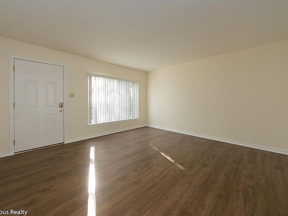 3rd image of 776 Villa Ave