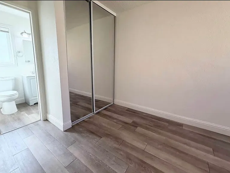 Mavis Plaza Apartments — Photo 38