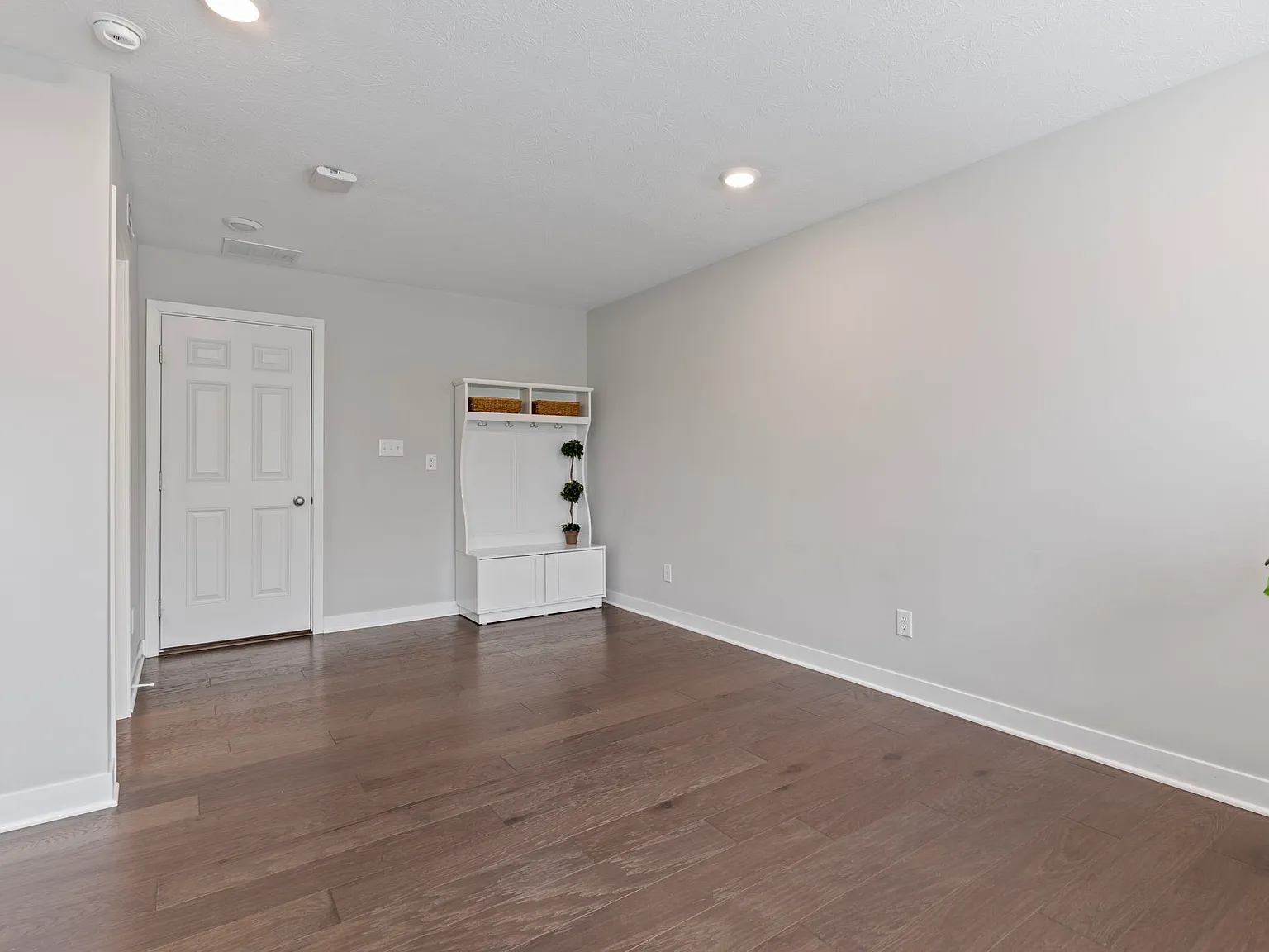 3 bed, 1900 sqft, $2,850 — Photo 2
