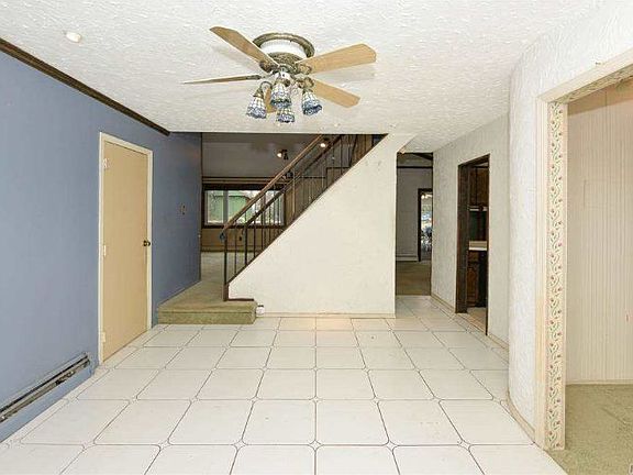 3rd image of 47 Woodbine St