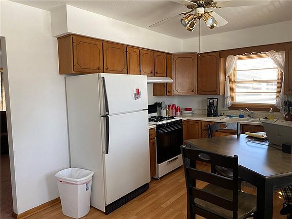 4th image of 523 N 1st Ave