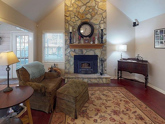 3rd image of 106 Surrey Ln