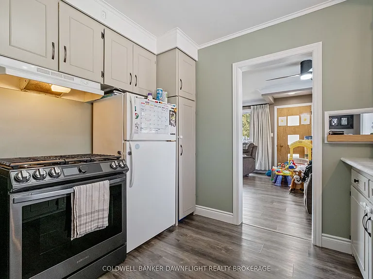 105 Wellington St W — Photo 11