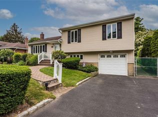 66 Colony Ln, Syosset, NY 11791