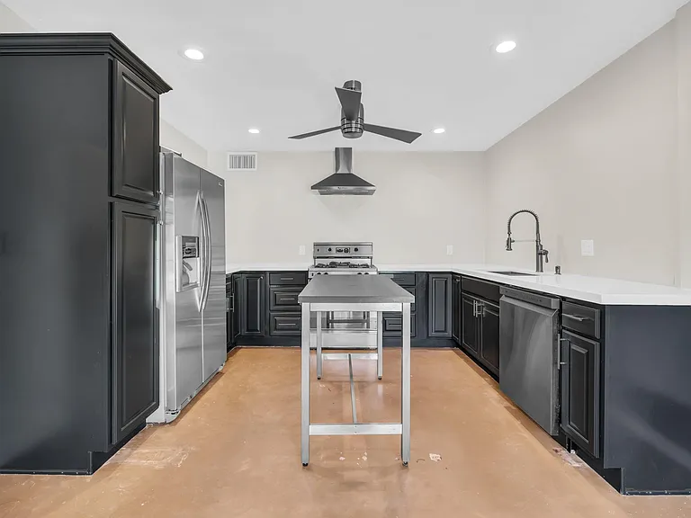 1522 E Griswold Rd — Photo 14