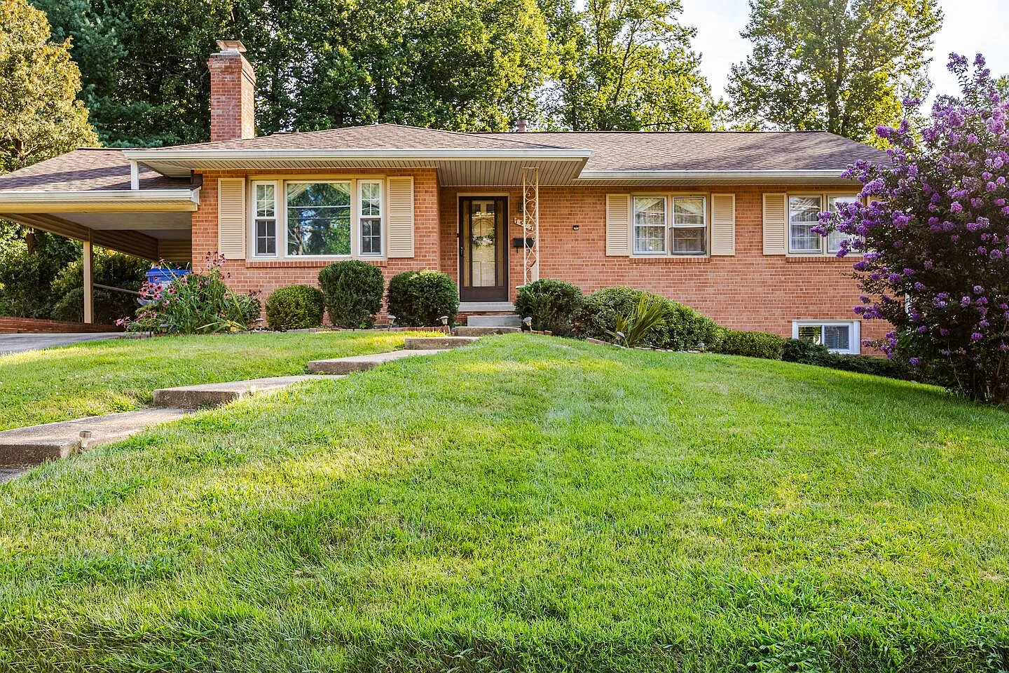 Fairwood Ln, Falls Church — Photo 1