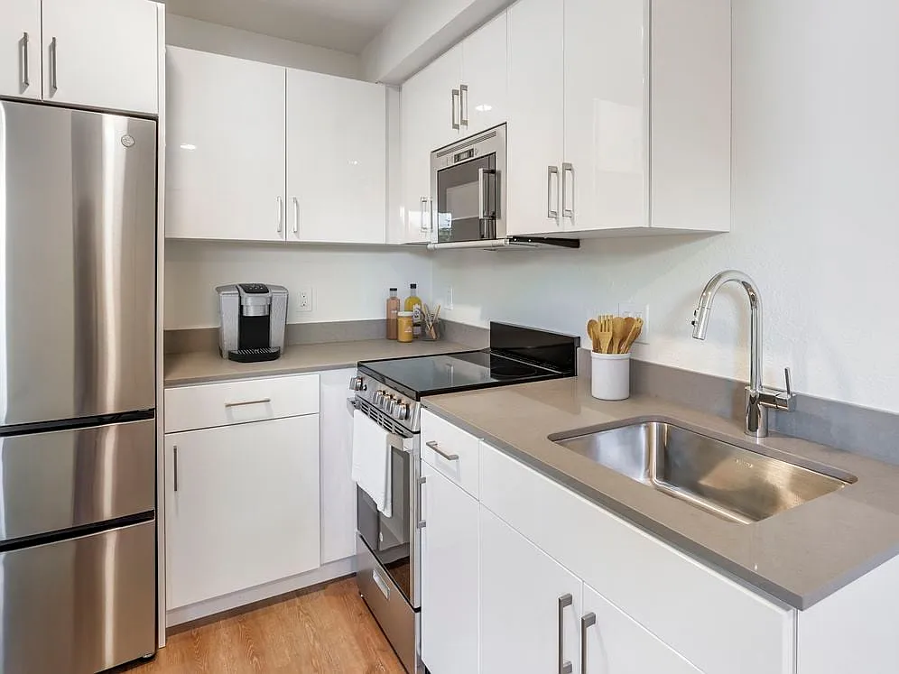 Kitchen - eaves Creekside