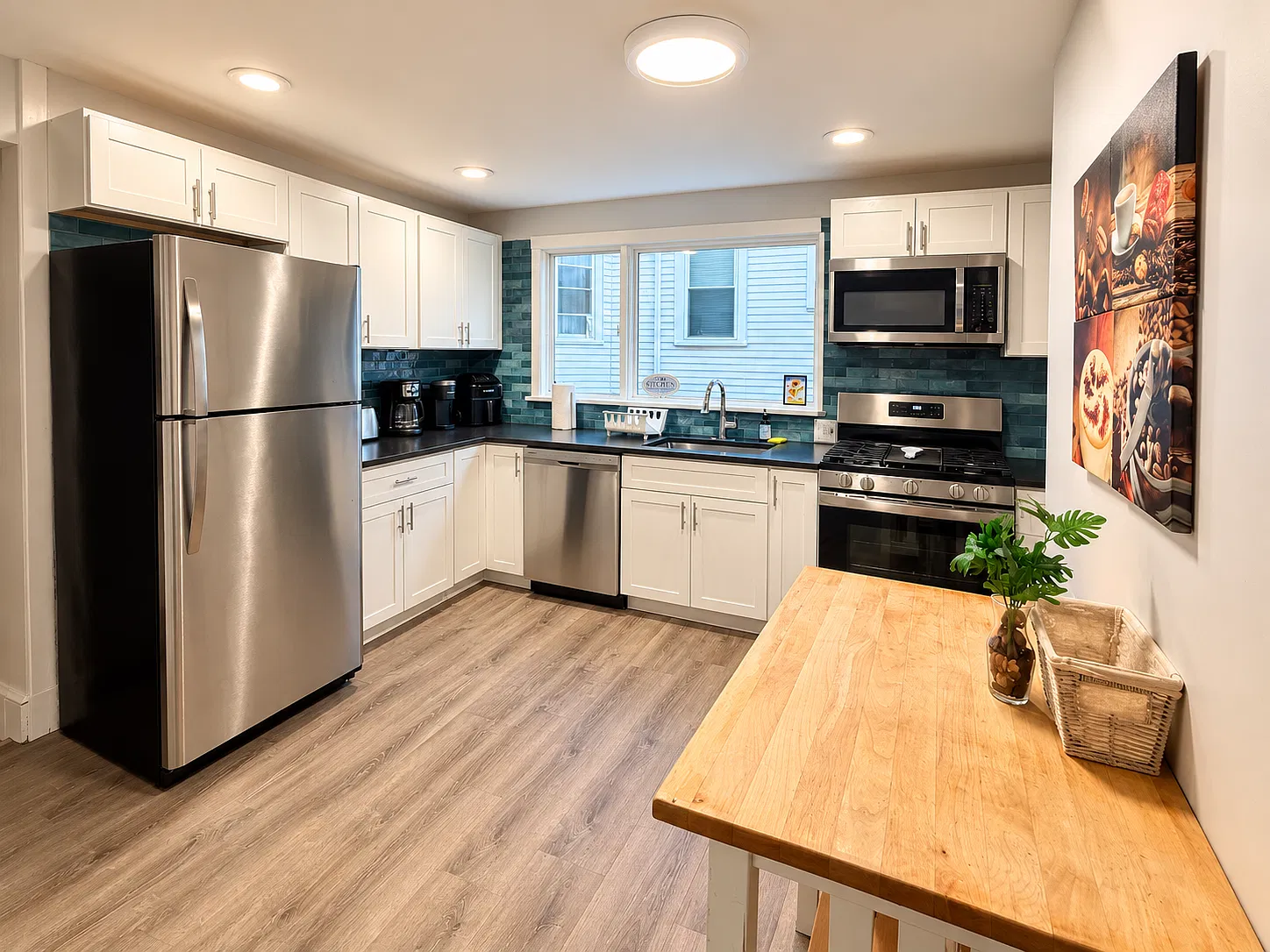 2 bed, 1350 sqft, $3,300 — Photo 4