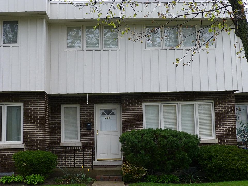 Unit is the end unit to the left of the photo 222