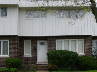 222 Lincoln Pkwy, Crystal Lake, IL 60014