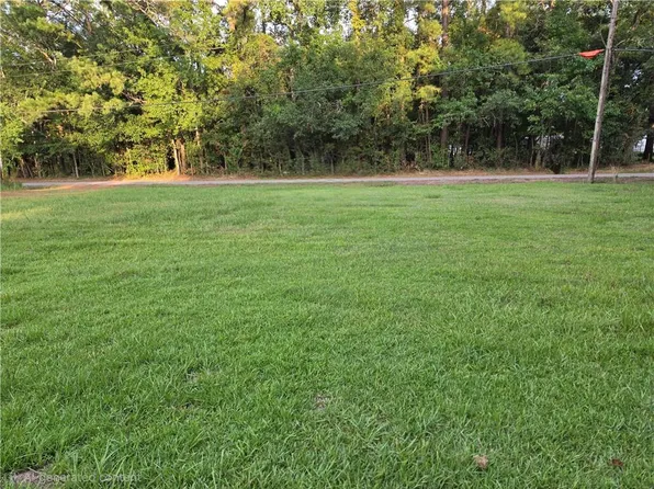 13978 Railroad St, Bayou La Batre, AL 36509