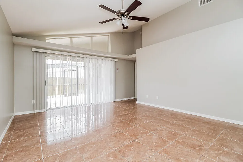 3 bed, 2.0 bath, 1325 sqft, $2,370 — Photo 3