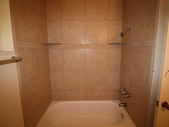 3rd image of 606 N Lesueur Cir