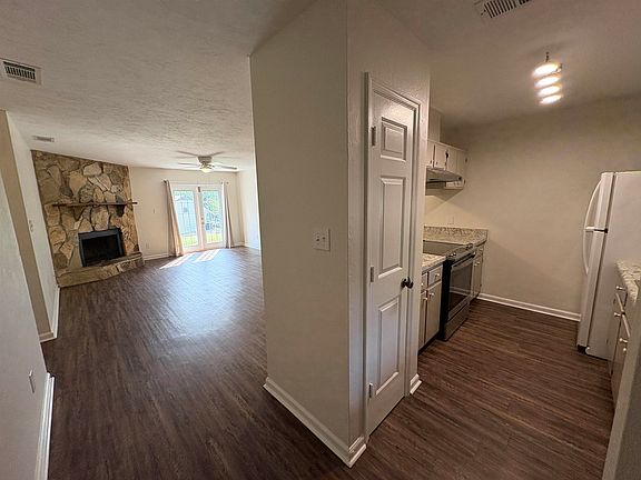 4th image of 2063 Admiral Ct