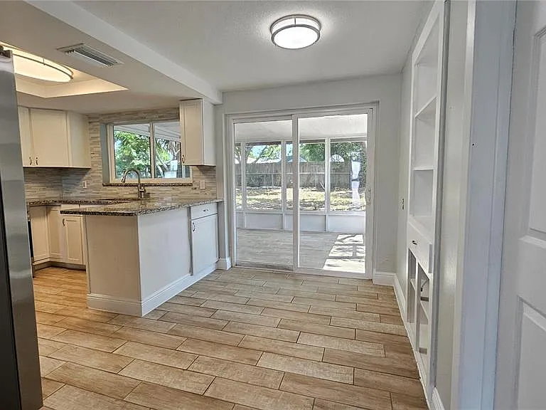 6412 Pawling Ave — Photo 6