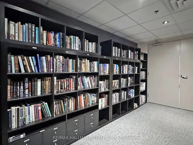 650 Queens Quay W #1121 — Photo 32