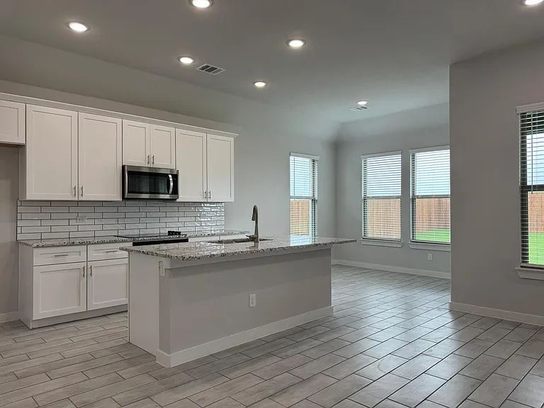 831 Rosebud Trl — Photo 8