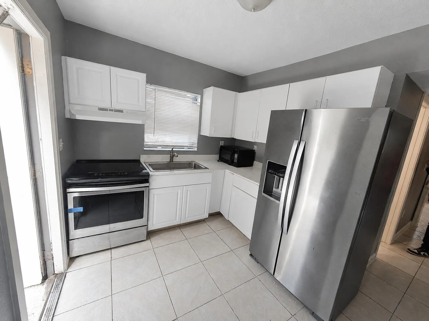 2 bed, 1.0 bath, 2592 sqft, $1,750 — Photo 4