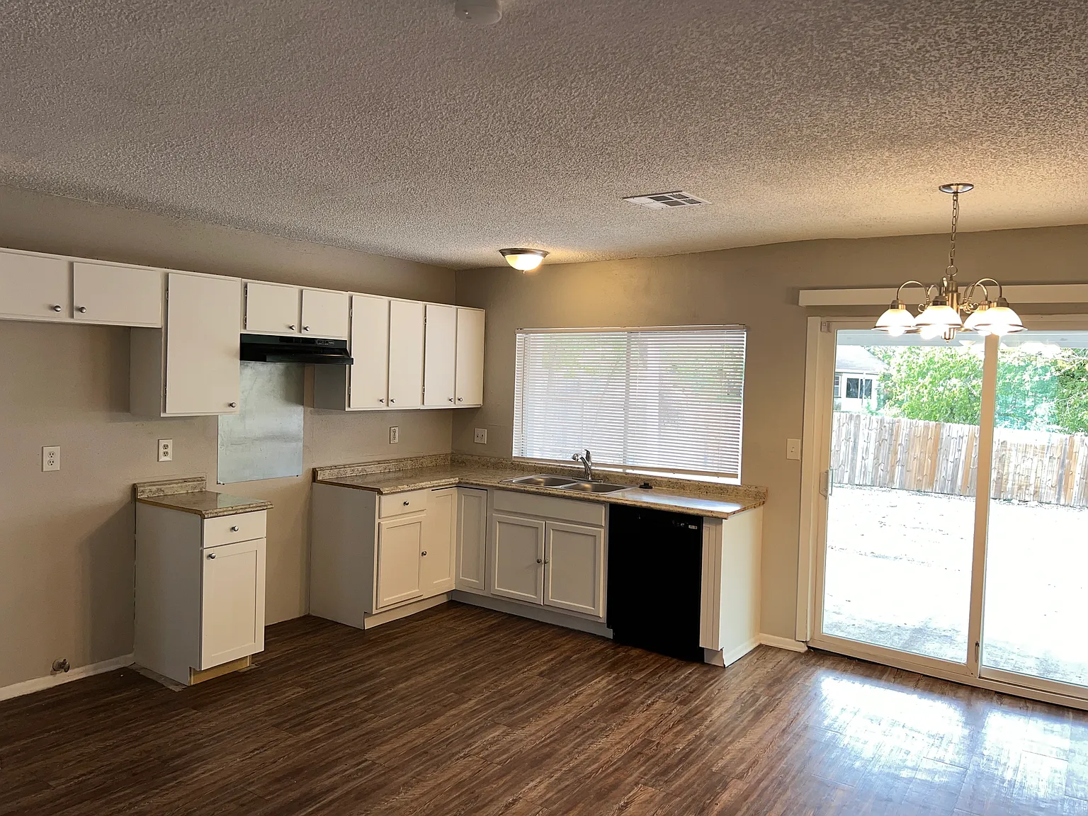 7006 Glen Grove San Antonio TX 78239 — Photo 3