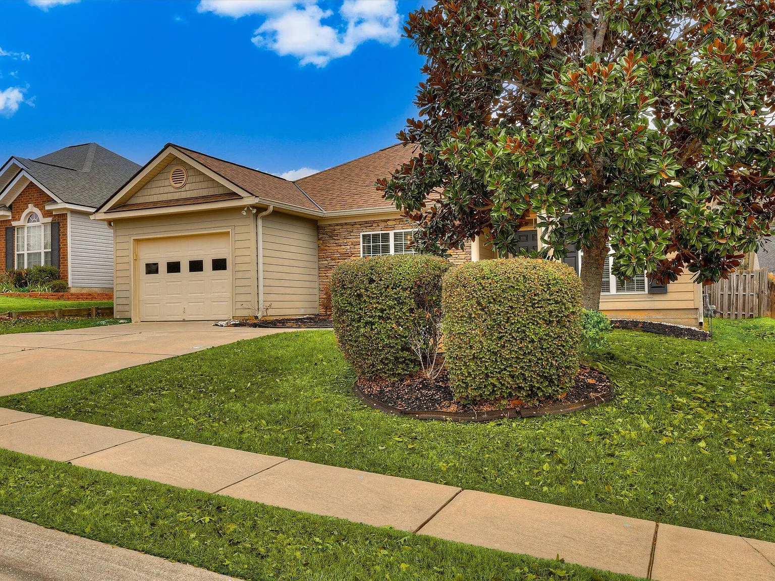 3 bed, 2.0 bath, 1738 sqft, $2,000 — Photo 4