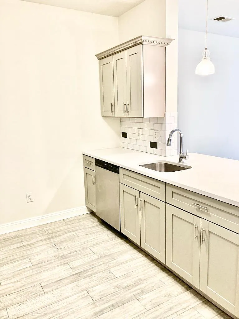 743 Park Ave — Photo 2