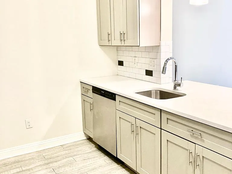 743 Park Ave #204 — Photo 2