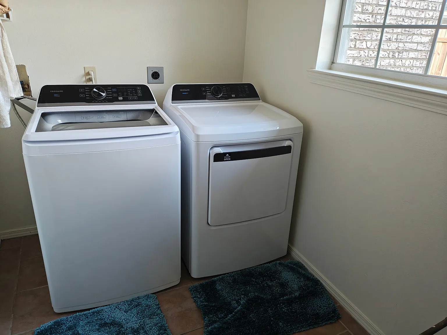 3 bed, 2433 sqft, $900 — Photo 4
