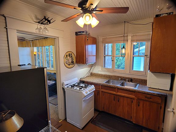4th image of 744 Johnson Ave #2