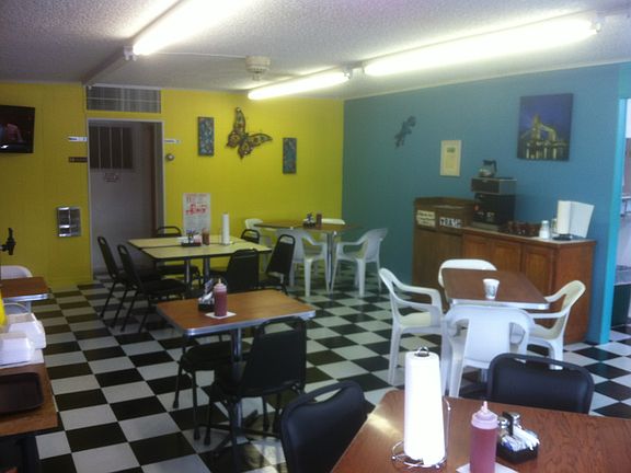 4th image of 1504 S Oak Ave